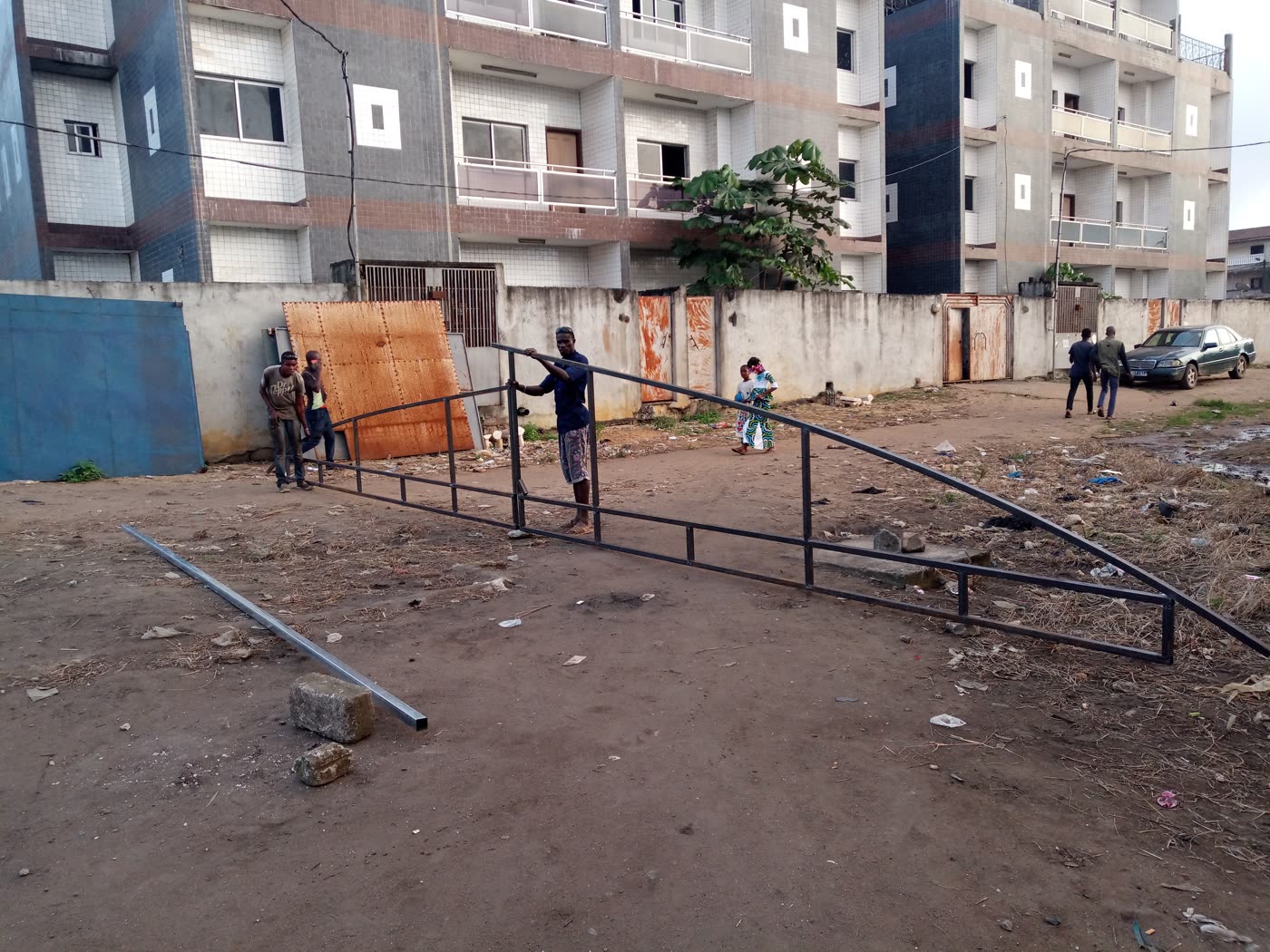 Nos débuts en 2019, préparation d'une serre pour le SARA (Serre Ivoire)